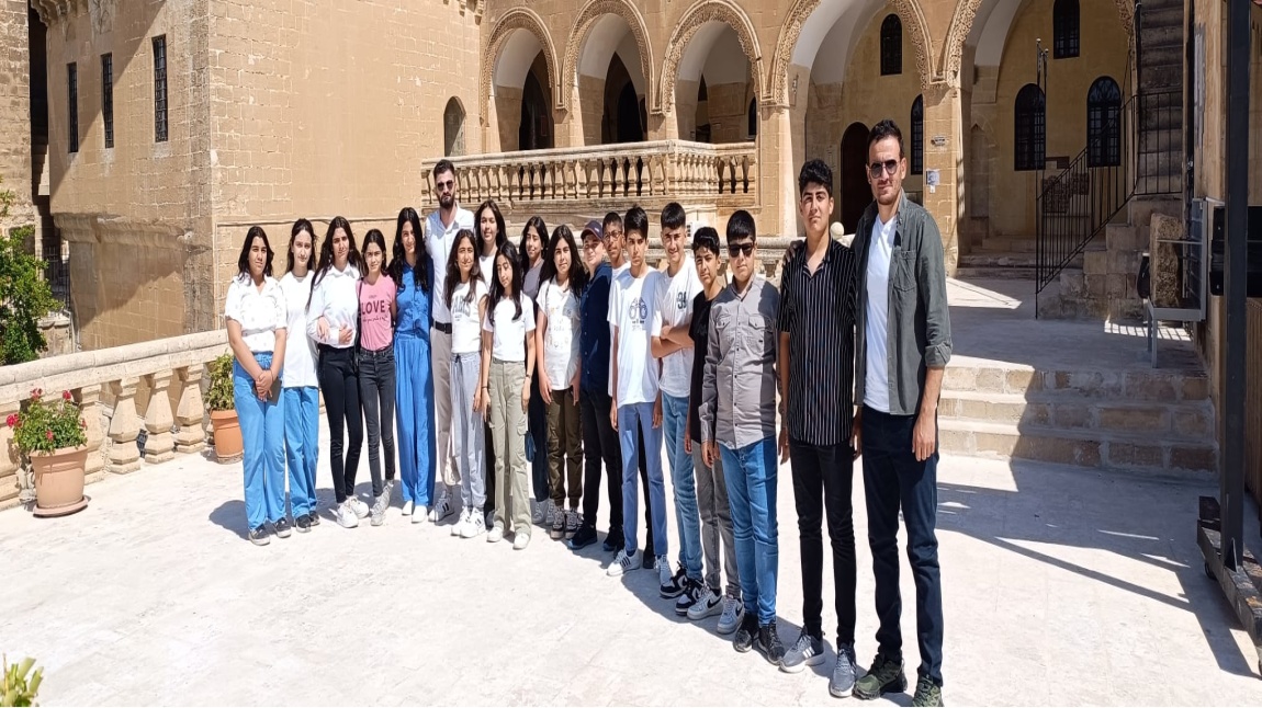 Okulumuz 8A-B öğrencilerimizin sınav stresini azaltmak için  Mardin gezisi düzenledik. Emeği geçen Ercan ve Orhan Hoca'larımıza teşekkür ederiz.